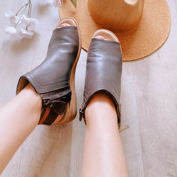 Gee’WaWa Anthropologie leather shootie sandals - Picture 9 of 11